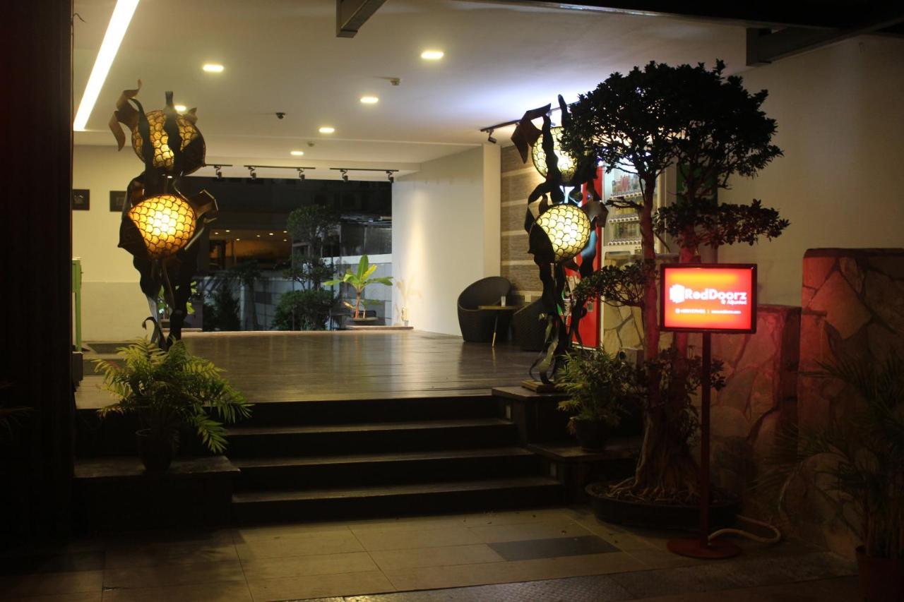 Reddoorz @ Aljunied Hotel Singapore Exterior photo